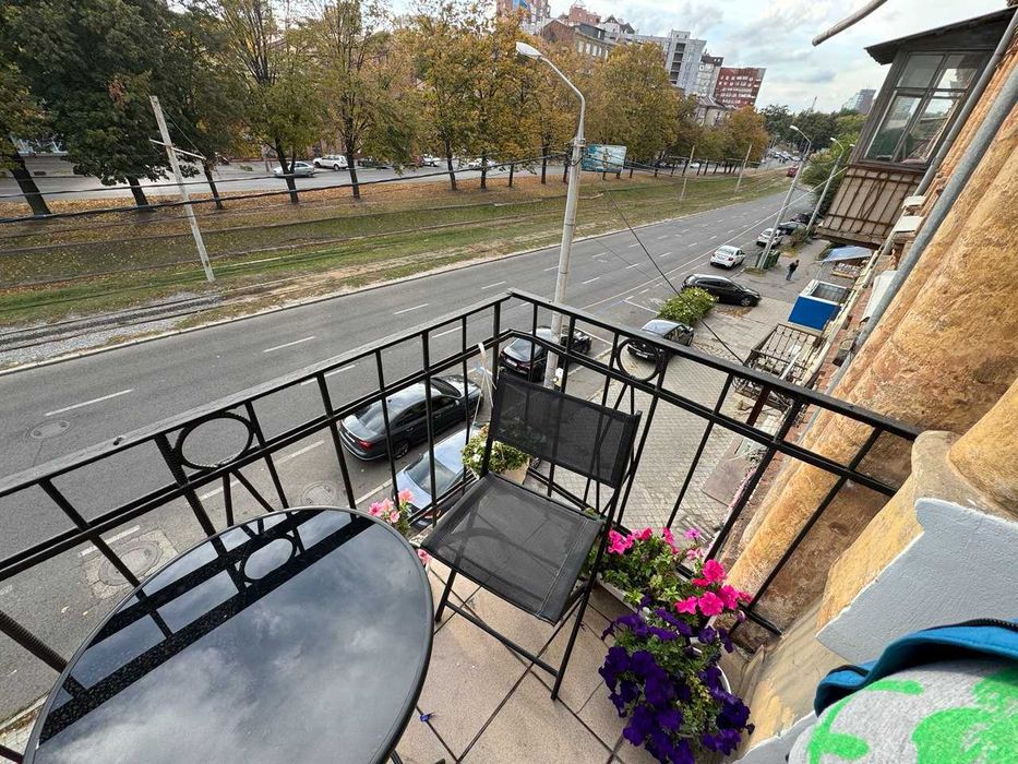 Сонячний простір! Центр, тепло + вода + балкон