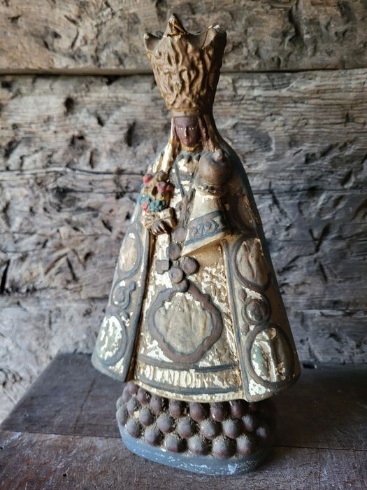 Stara figurka Czarna Madonna z Hal Maryja