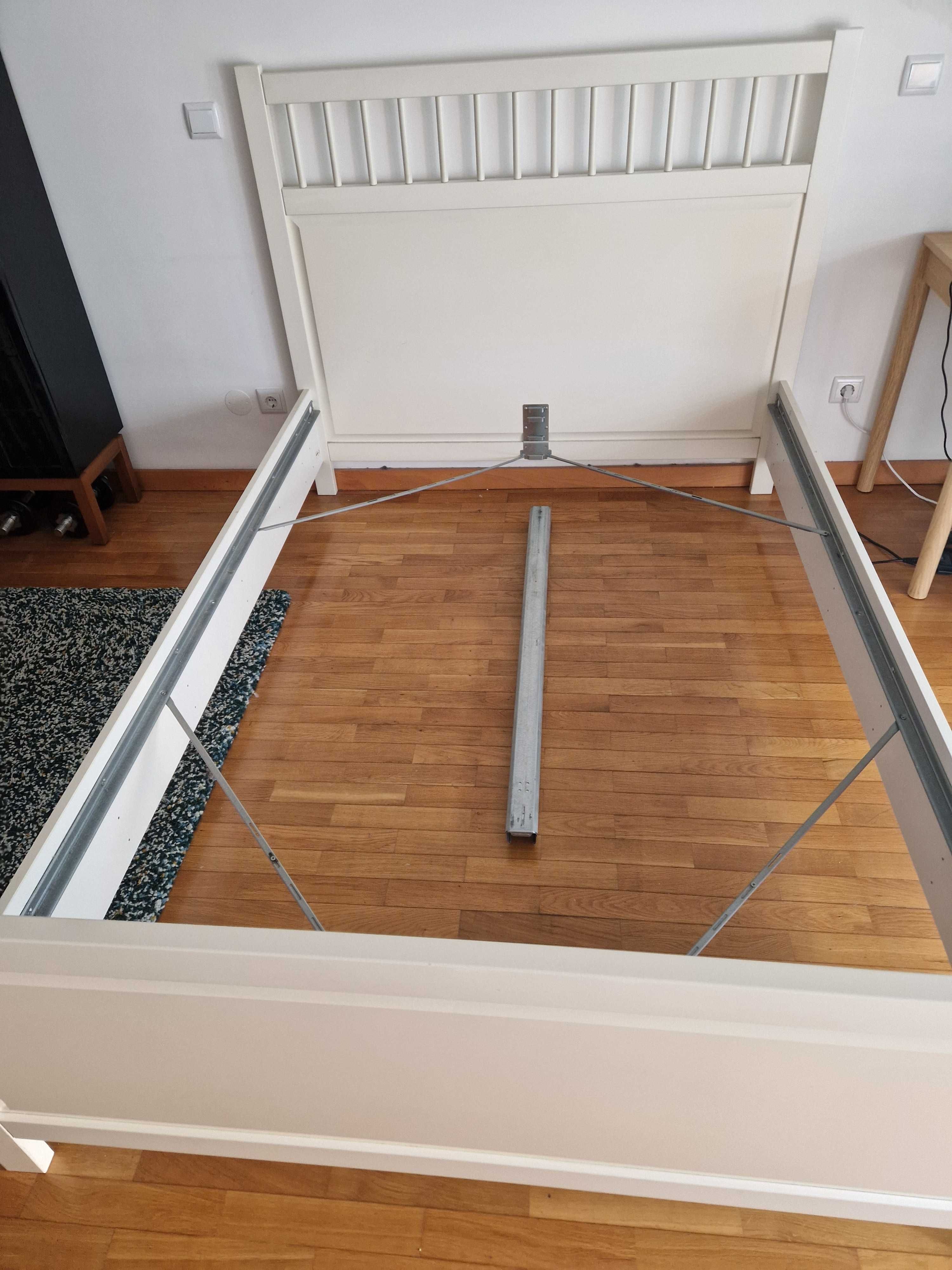 Estrutura de cama de casal IKEA, modelo Hemnes 140×200