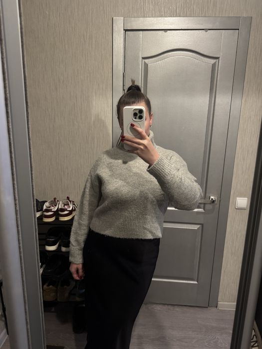 Свитер теплый серого цвета