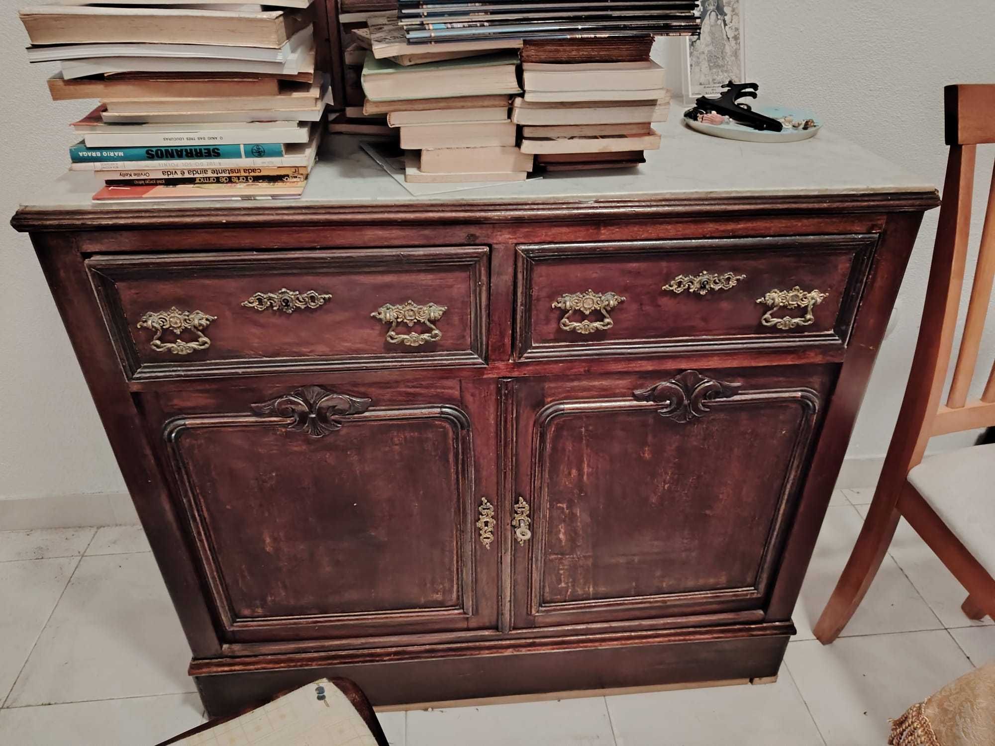Mobiliário para restauro.