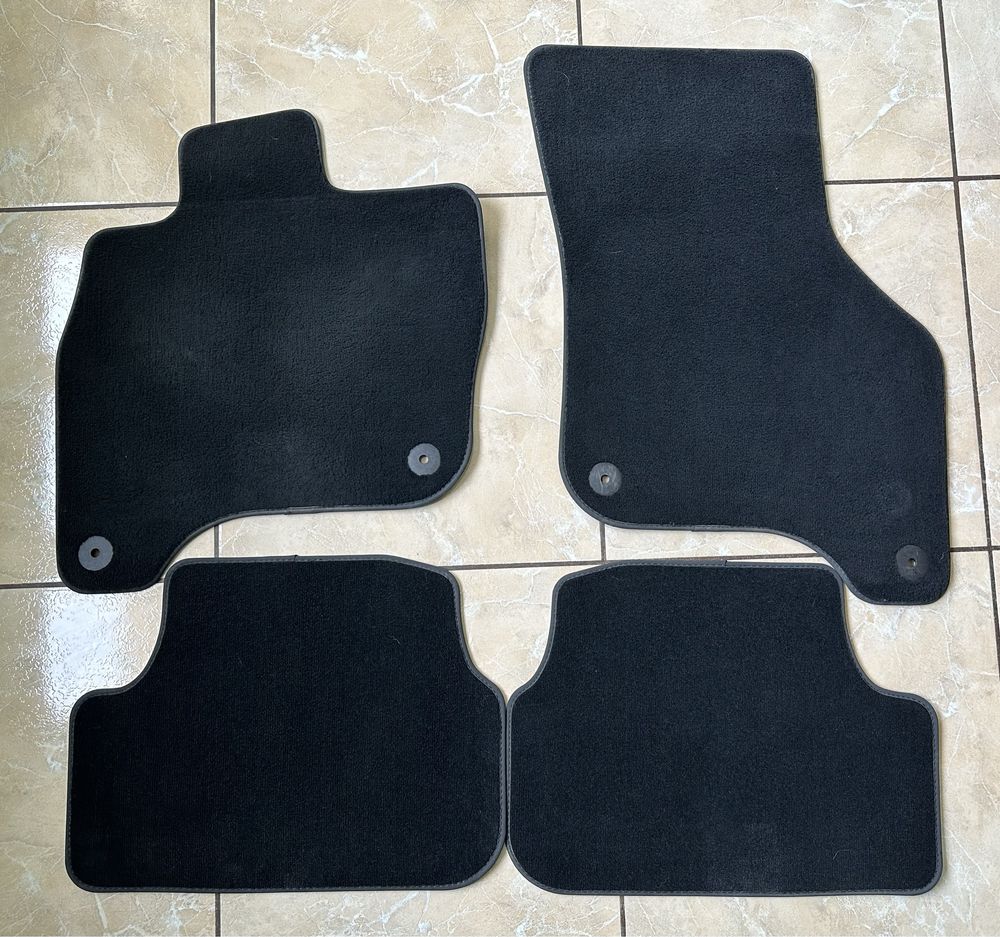 Оригінальні коврики в салон автомобіля VW e-Golf 2014-2021