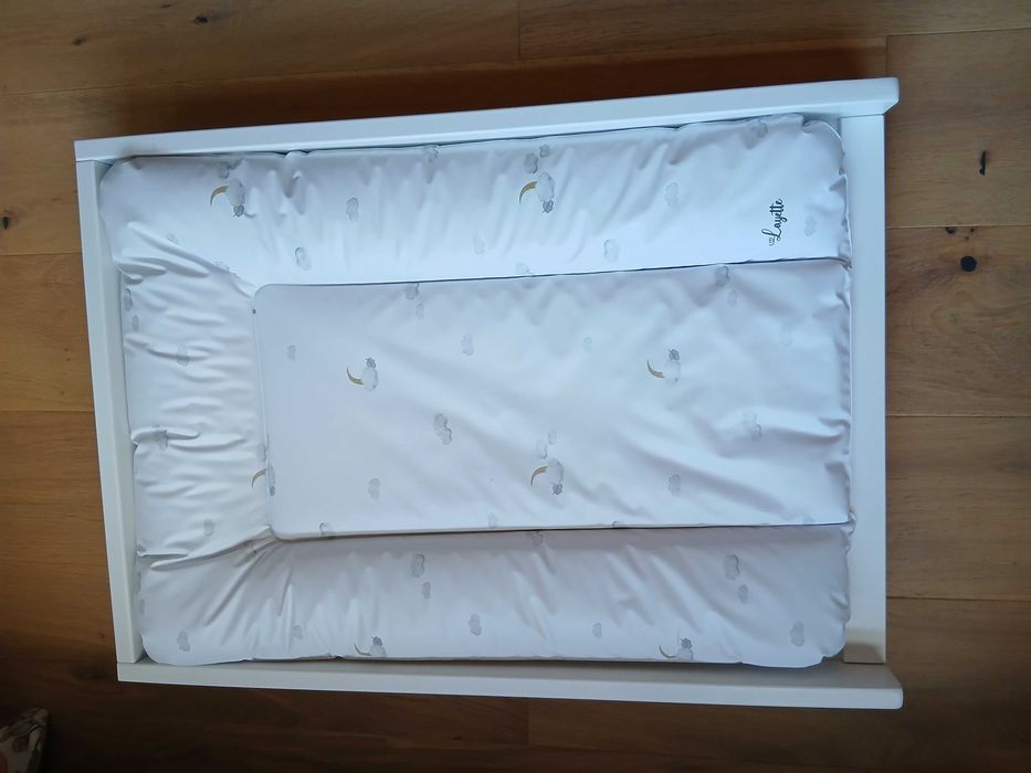 Przewijak na łóżeczko.