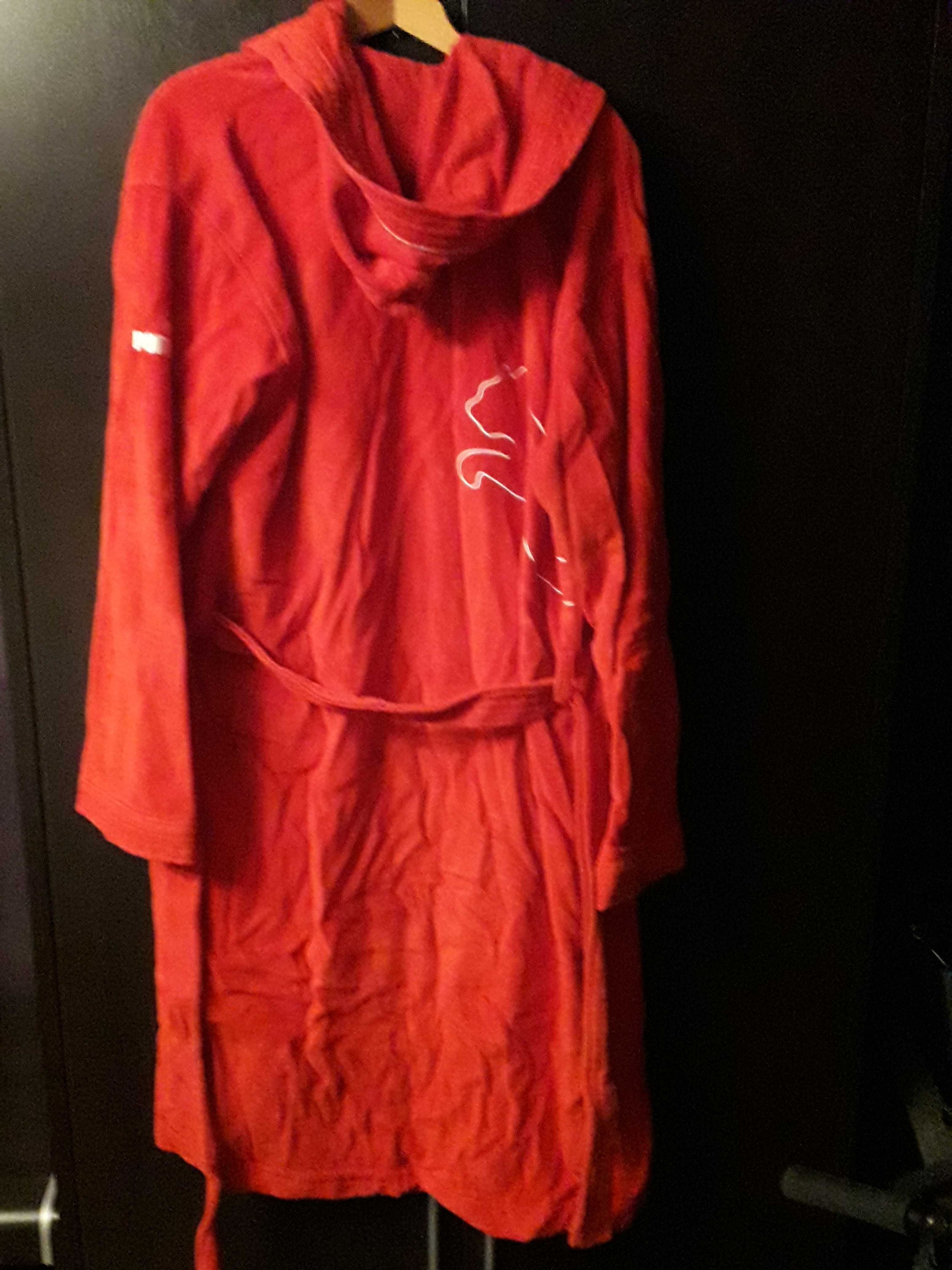 продам халат Puma Red