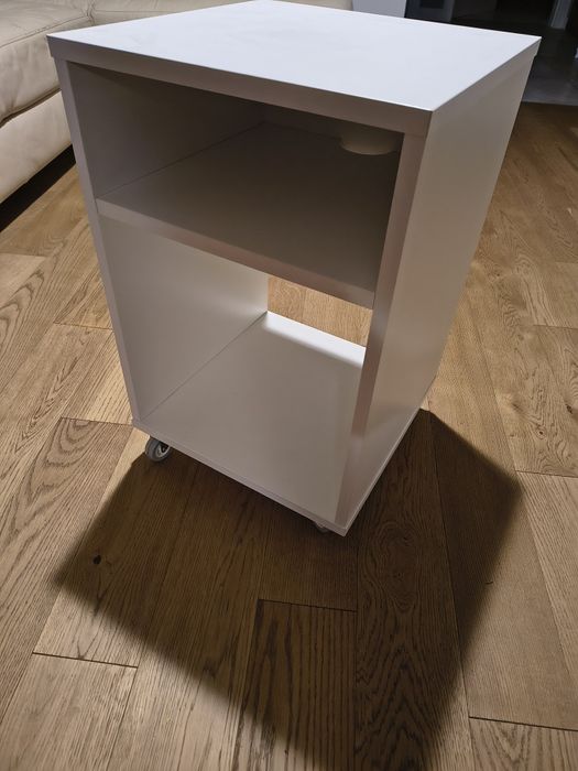 Szafka na kółkach IKEA – biała, praktyczna