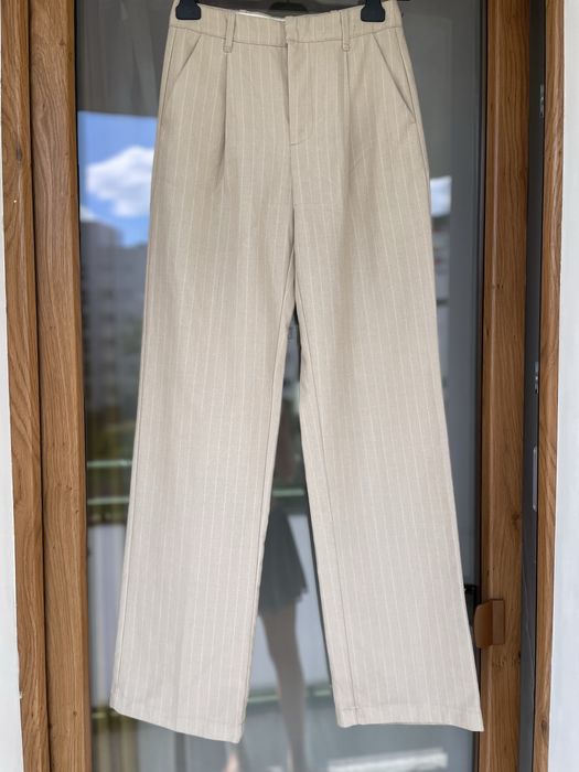 Beżowe spodnie Bershka – rozmiar XS