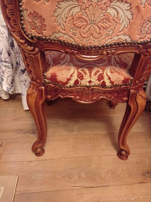 Продам 4 стулья барокко