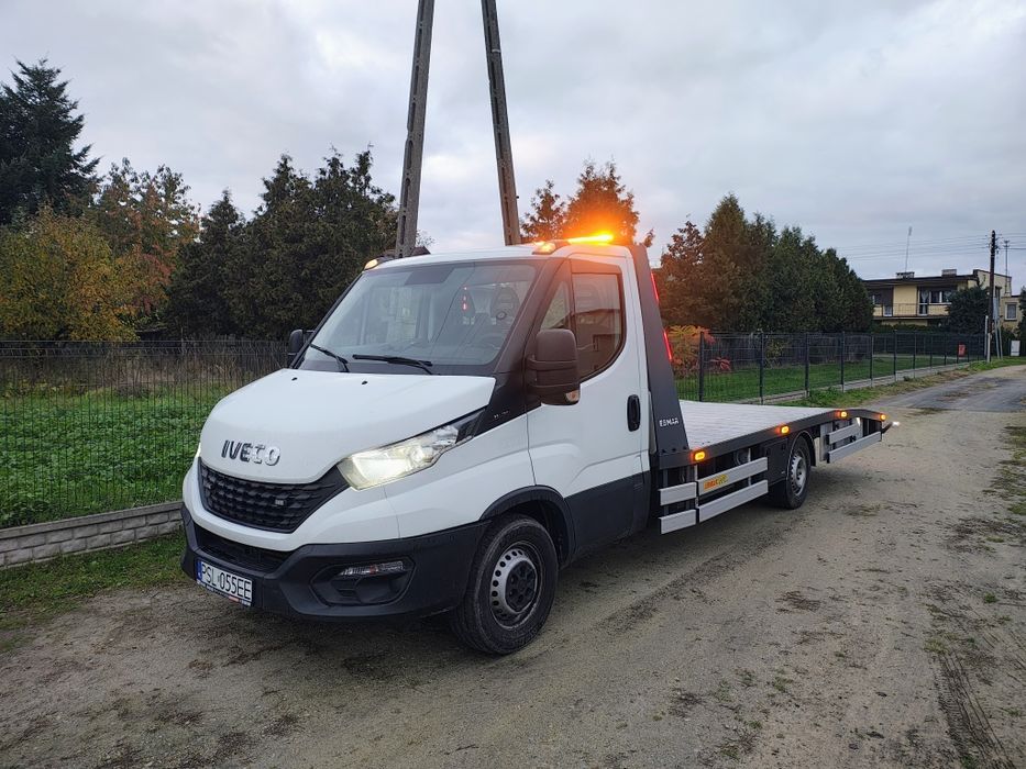 Autolaweta usługi transportowe pomoc drogowa laweta holowanie