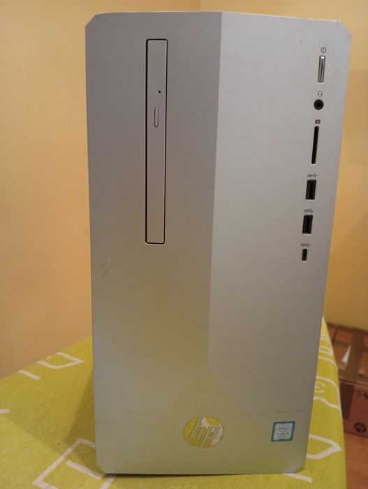 HP Pavilion 595-p01ns MT I5-8400
Computador HP com pequenas