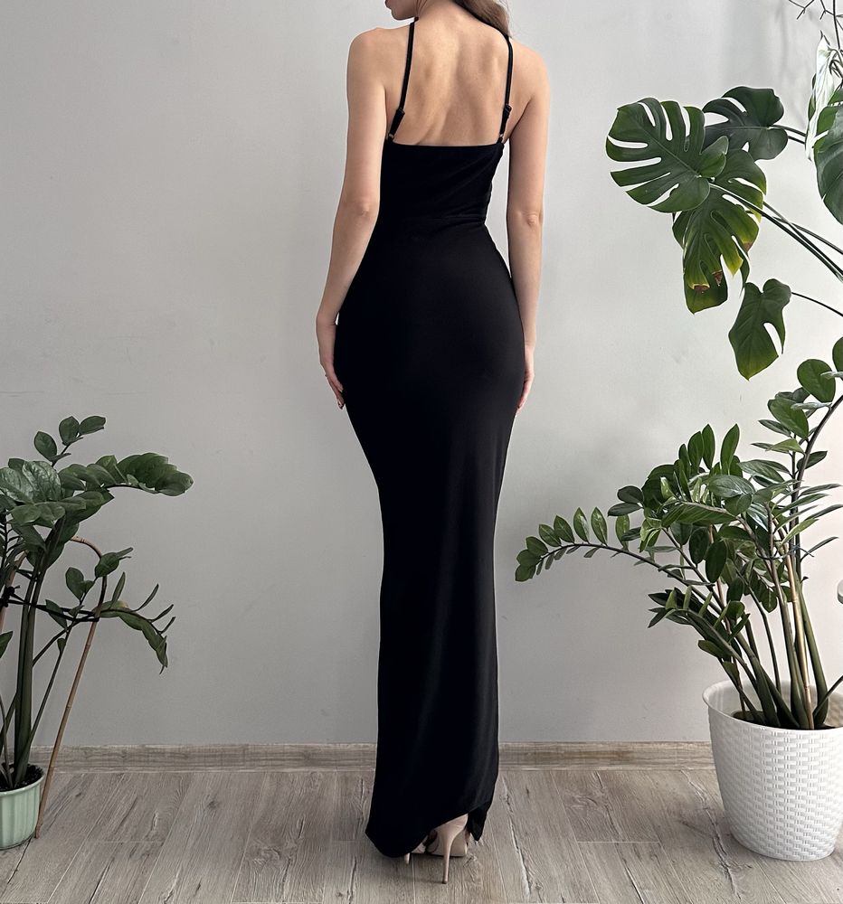 Elegancka sukienka wieczorowa maxi dluga odkryte ramiona