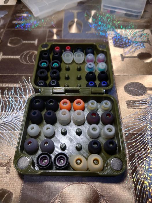 Кейс для зберігання амбюшур ( вакуумні вкладиші, IEM Tip )