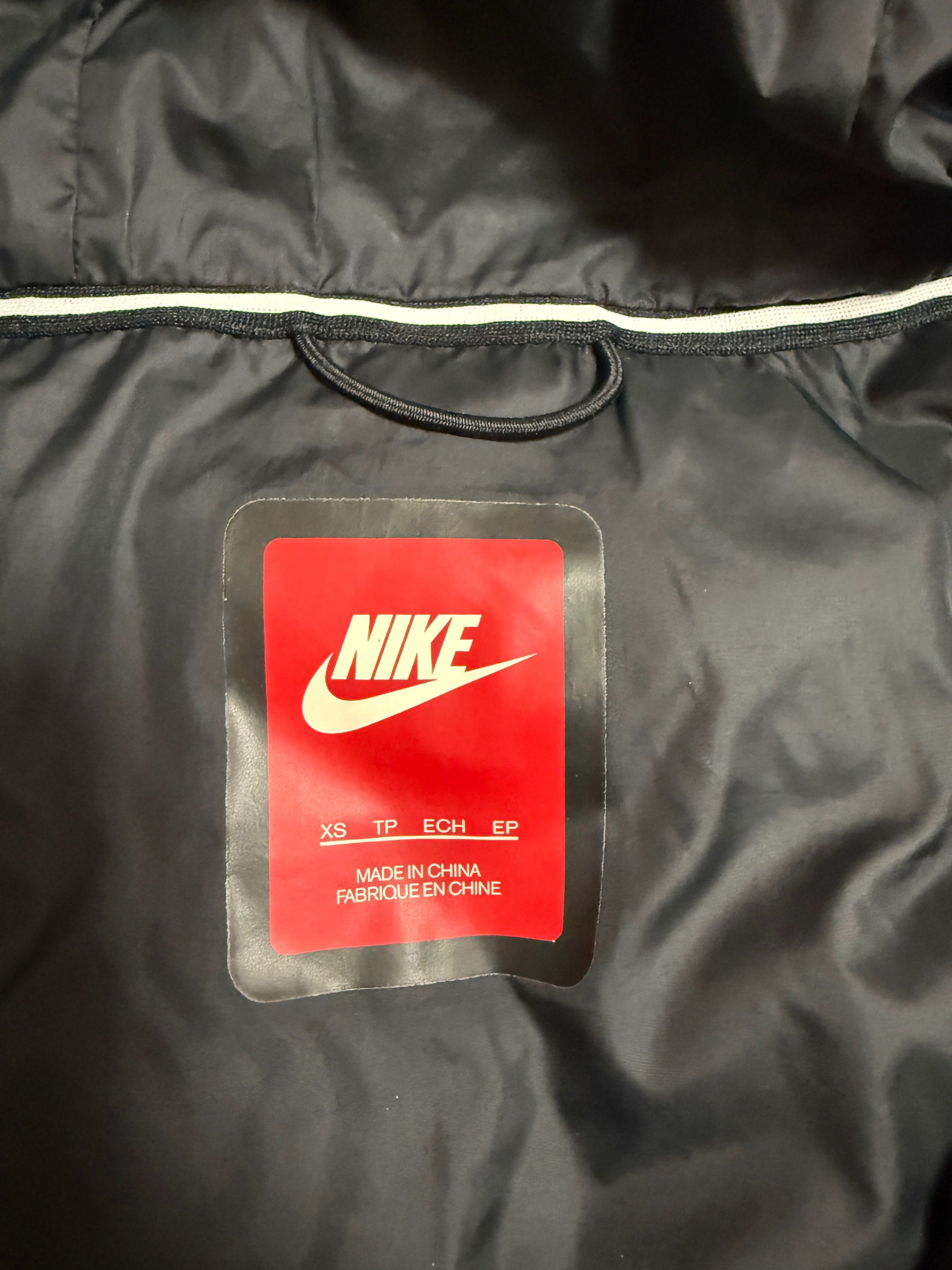 Куртка Nike размер xs