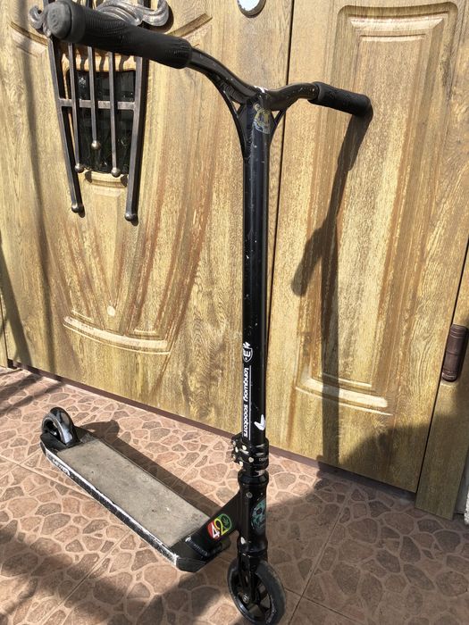 продам трюковий самокат Longway Metro