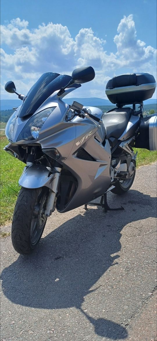 Продам кофри vfr 800