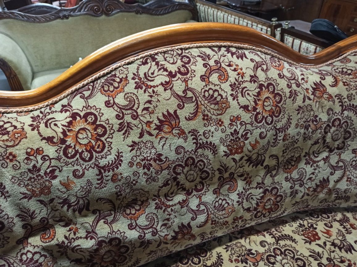 Kanapa, sofa z welurowym obiciem