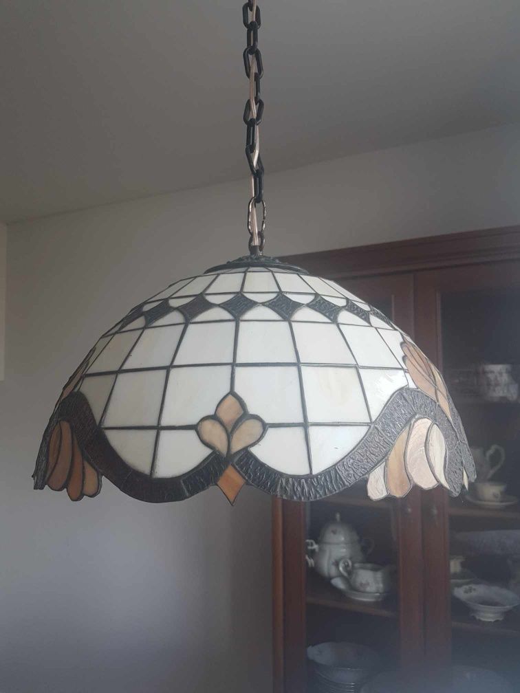 Lampa witrażowa, w stylu Tiffany