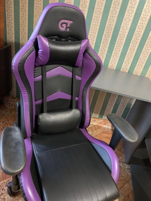 Продаю игровое кресло GT Racer (фиолетово-чёрное), отличное состояние.