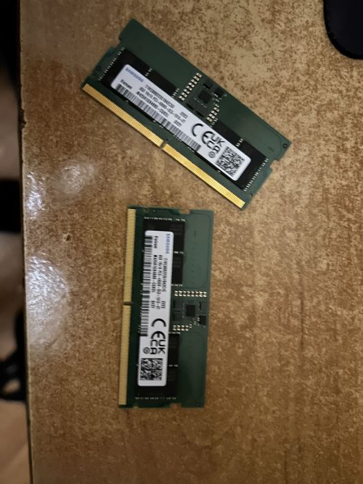 2 плашки оперативної пам’яті SODIMM DDR5 від Samsung.