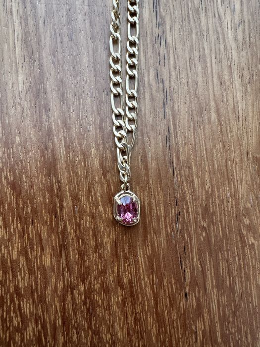 Colar dourado com pedra rosa Stradivarius