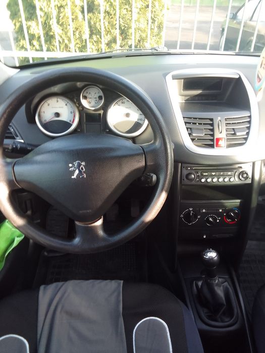 Продам пежо 207.  1.6тді