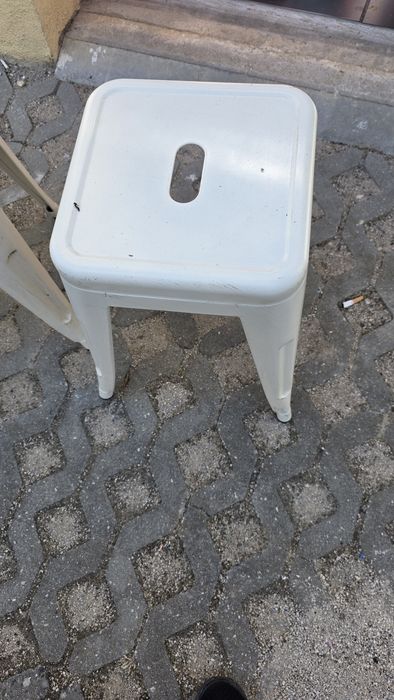 Cadeiras e Bancos em  Metal