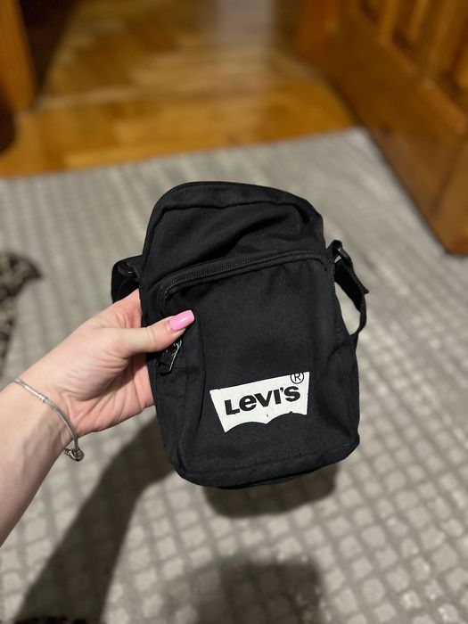 Сумка Levi’s чорна барсетка бананка кросбоді