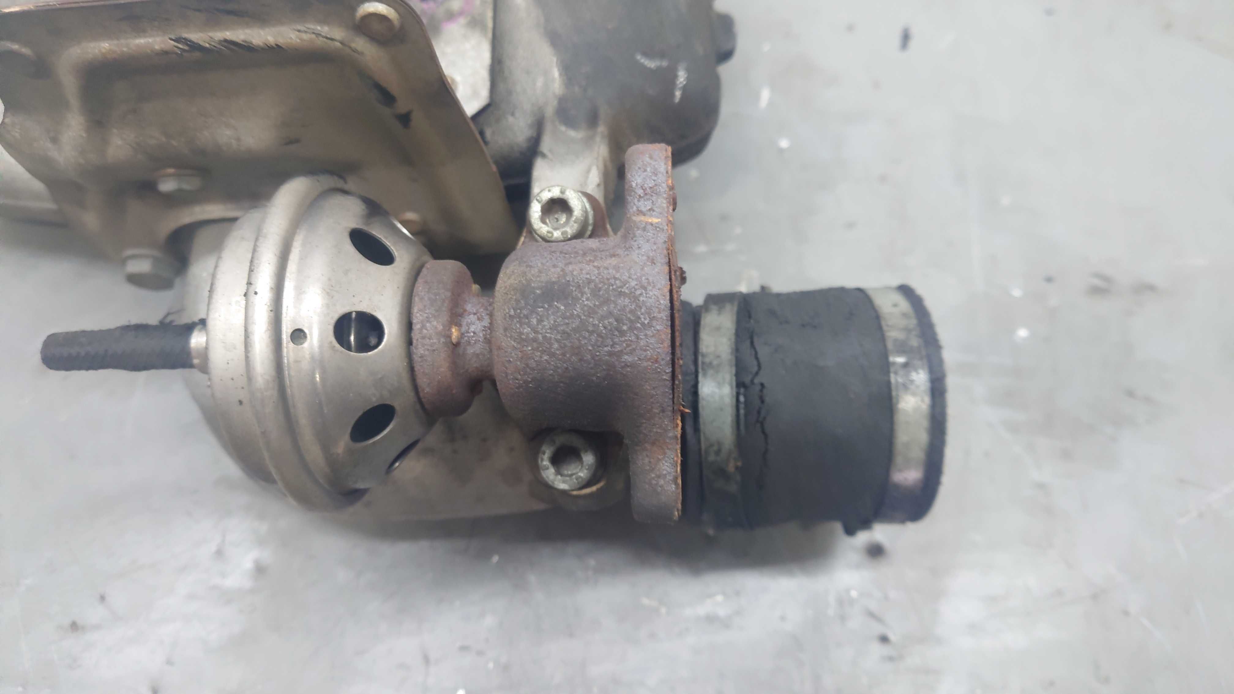 VW Volkswagen Passat B5 Audi A4 B5 1.9 D TDi Kolektor Ssący Zawór EGR