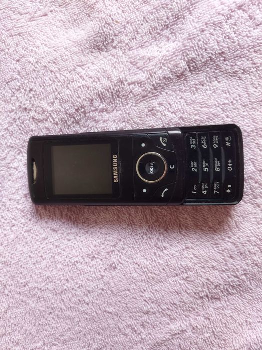 Мобильный телефон раскладушка Samsung SGH-D520.