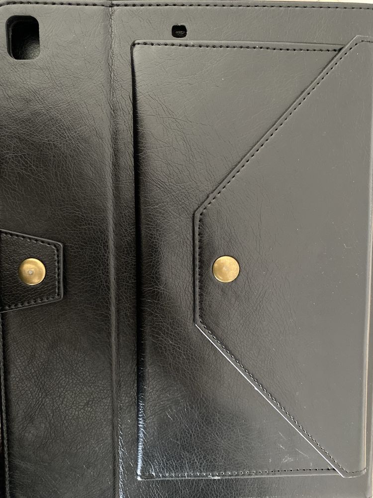 Capa luxo estilo carteira couro preto + caneta dourada p/ ipad tablet
