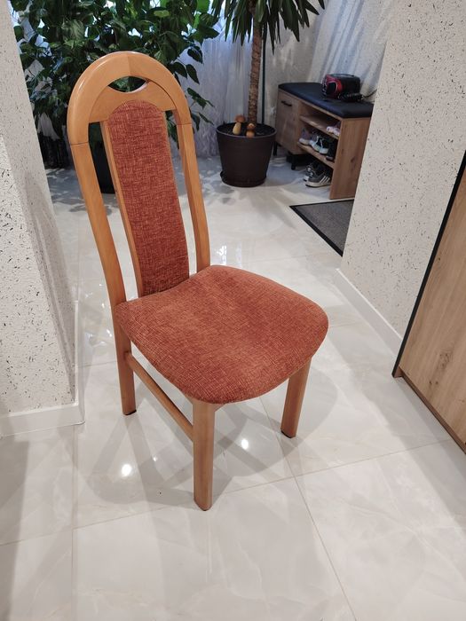 Ładne krzesła plus stół