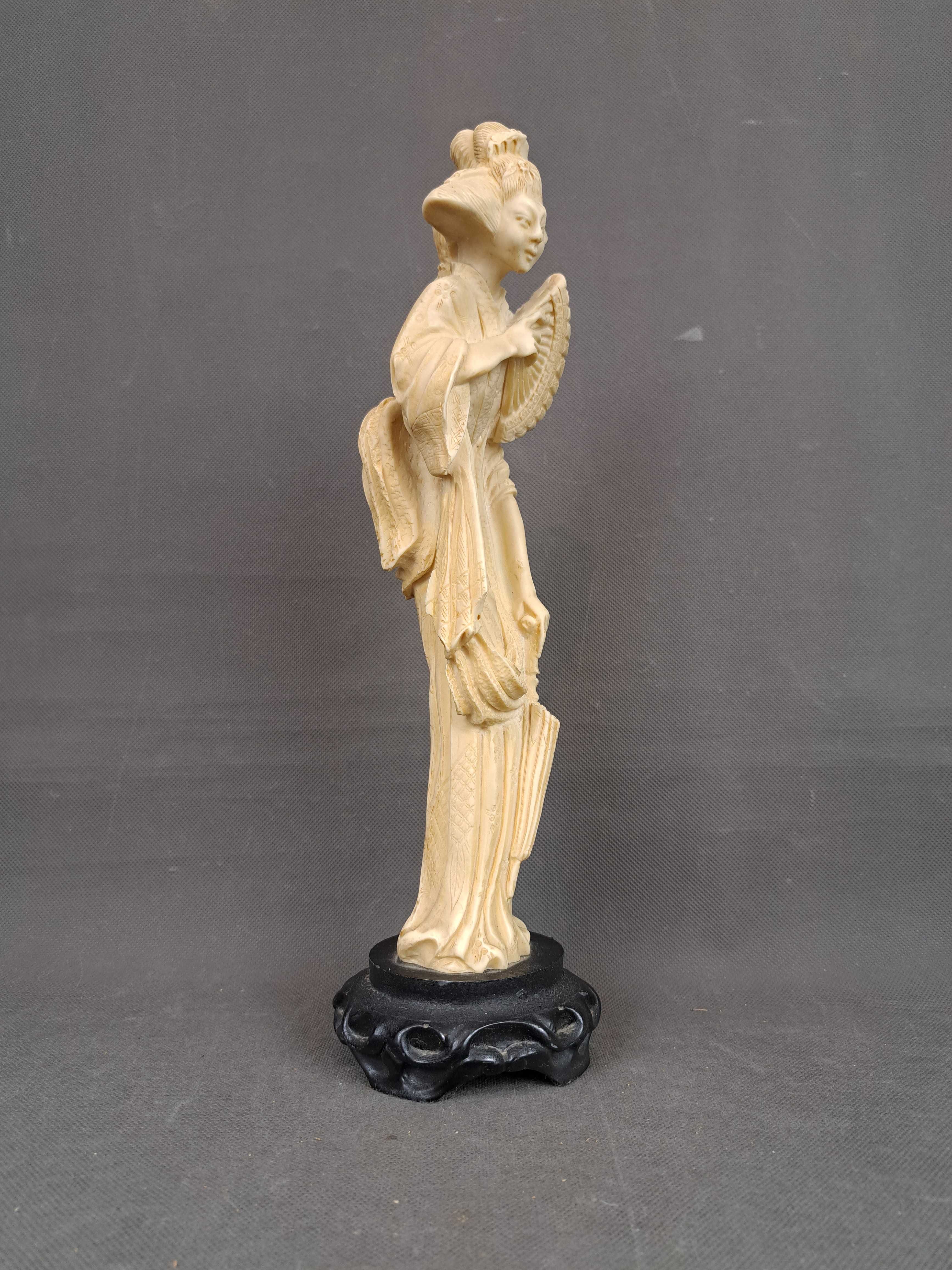 Kobieta, Japonka, rzeźba, wys. 36 cm