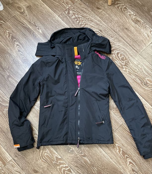 Жіноча куртка демисезон Superdry Japan, розміру S.