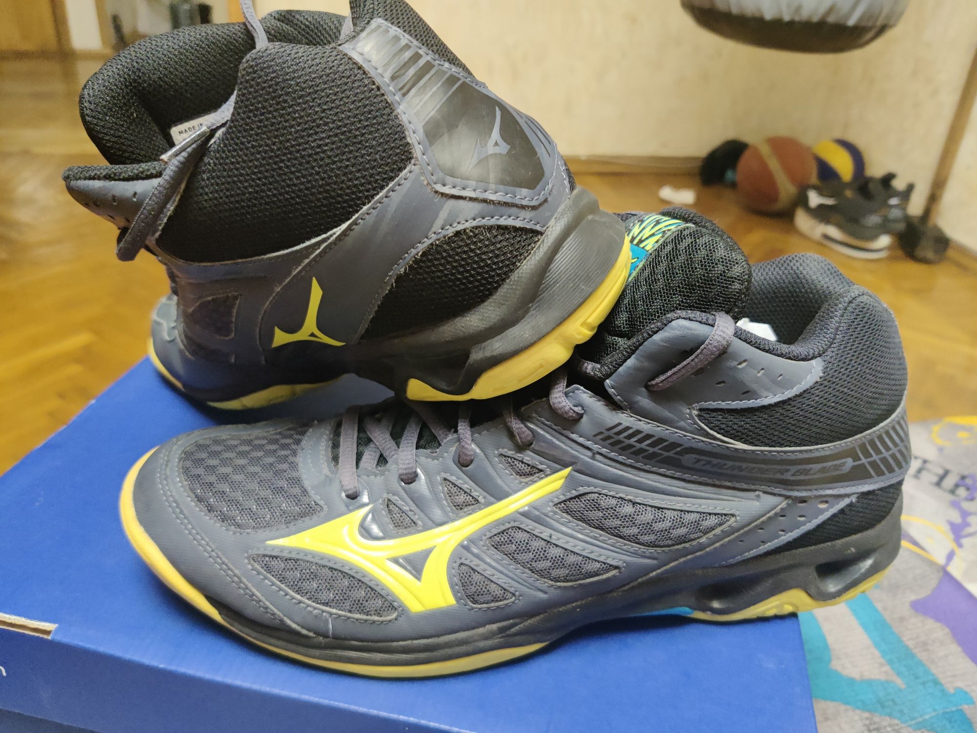 Mizuno Thunder Blade Mid