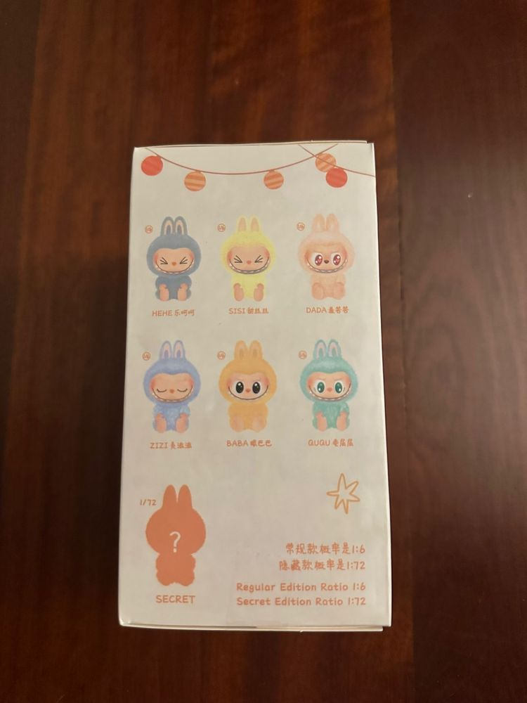 Boneco Labubu Have a sit