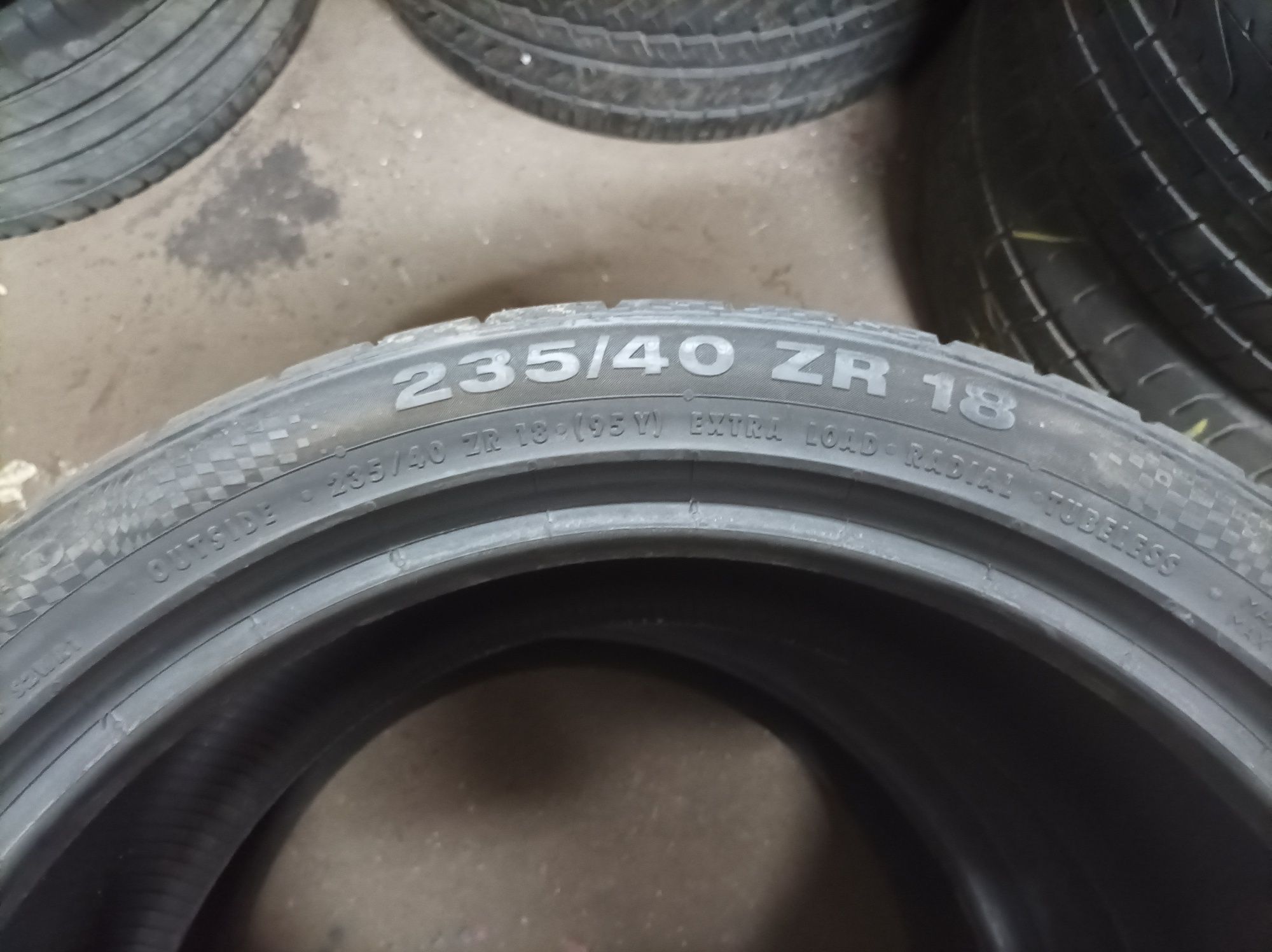 235/40 R18 Continental