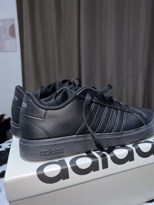 Ténis adidas preta