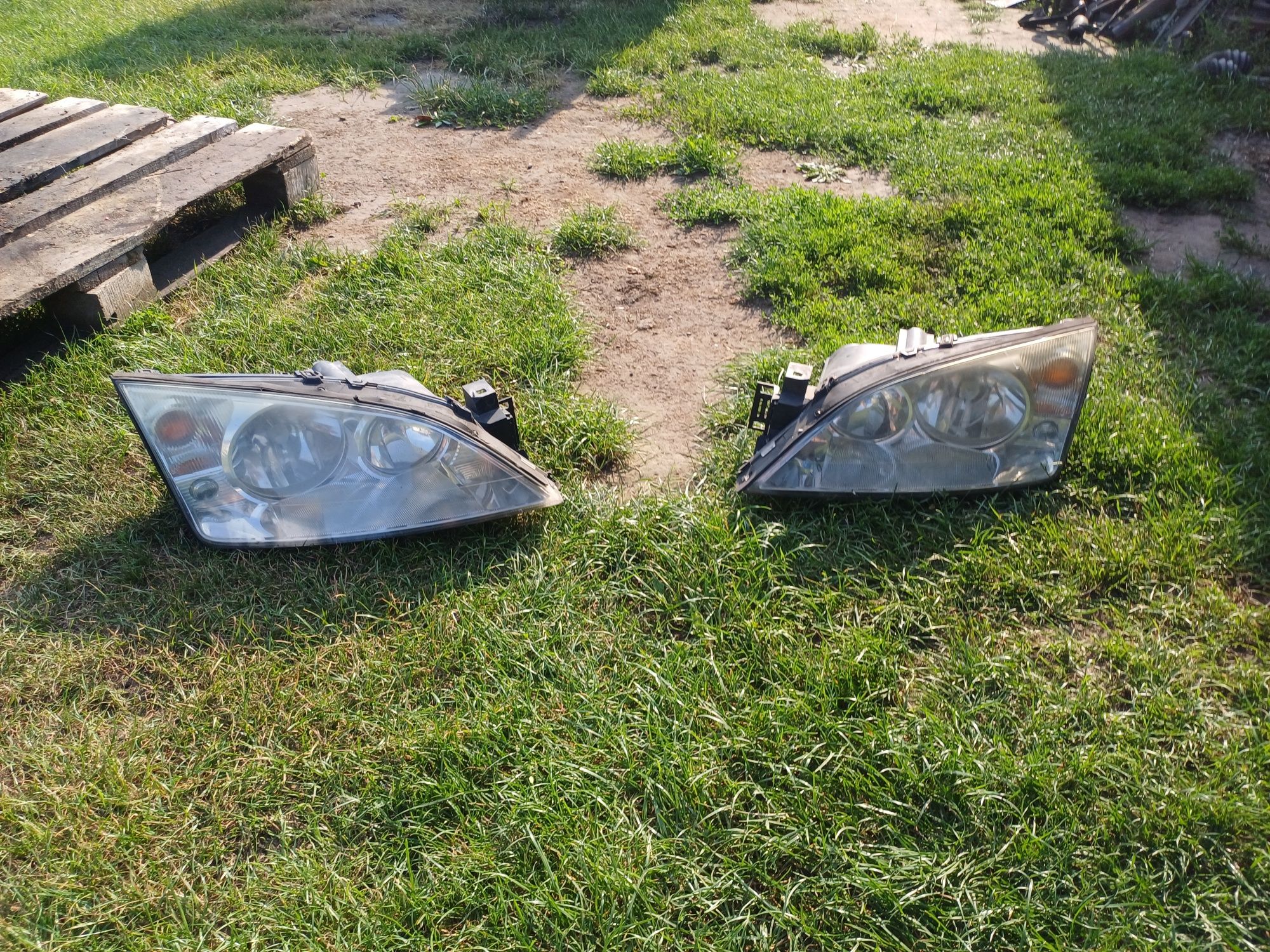 Lampy przednie przód Mondeo mk3 uszczelki