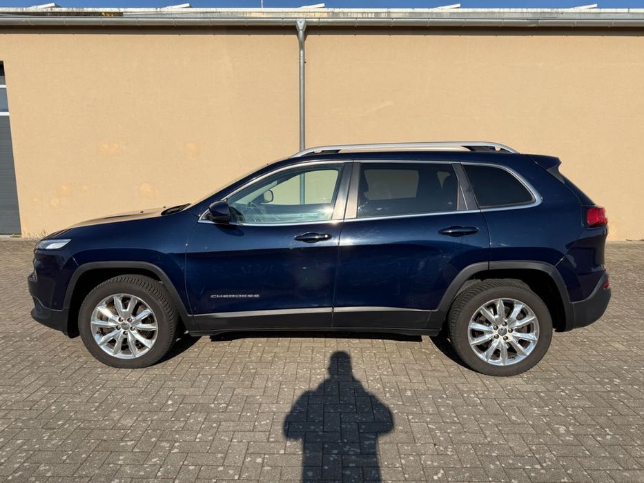 Бампер Jeep Cherokee KL 2013- разборка чероки запчастини