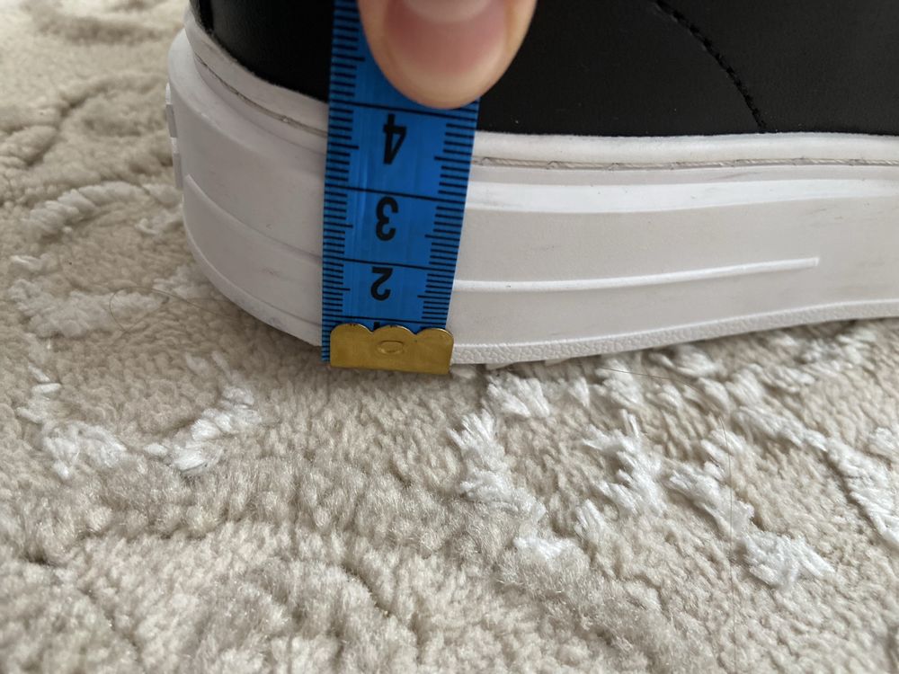 Продам Кеди GUESS 38 розмір