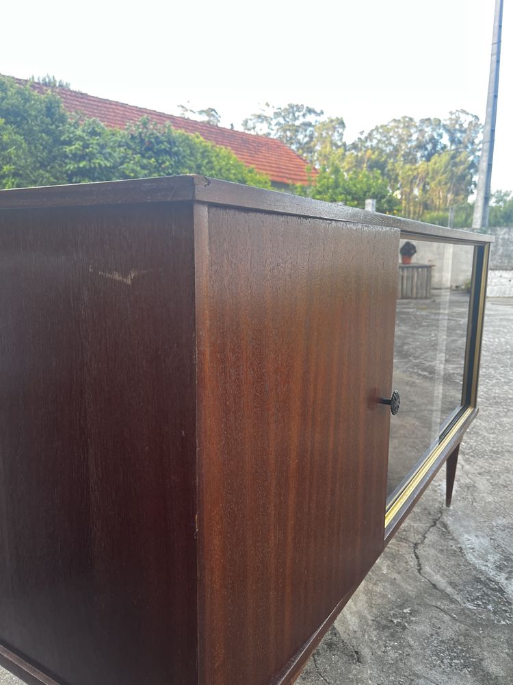 Móvel Antigo com vitrine para restauro