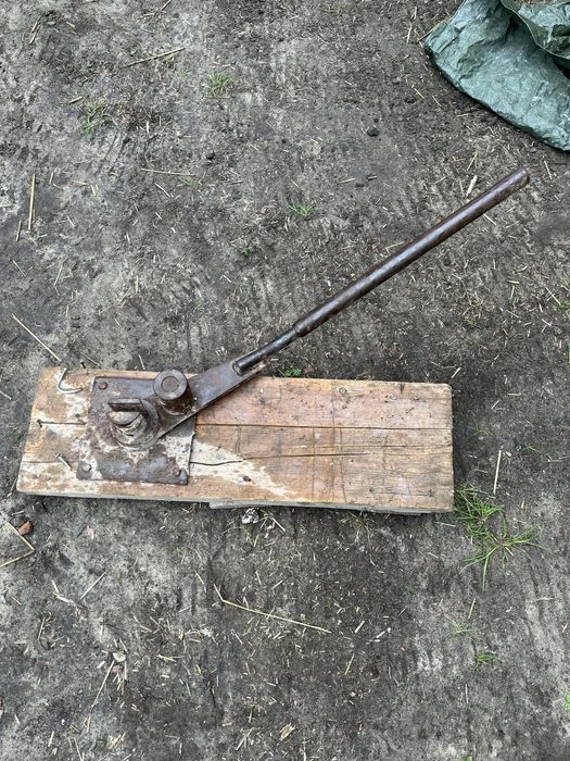 Mocna ręczna giętarka do prętów / stali – rączka 80 cm