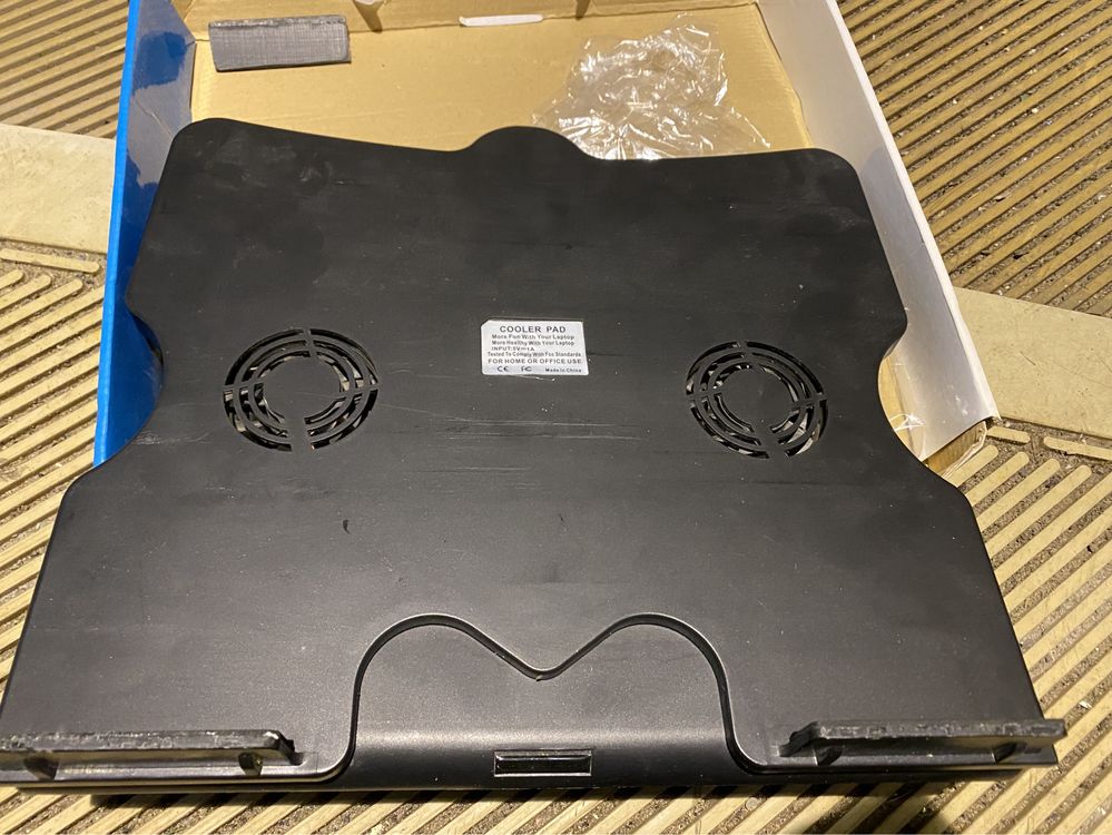 Podstawka pod laptopa z wentylatorami i hubem USB stojak
