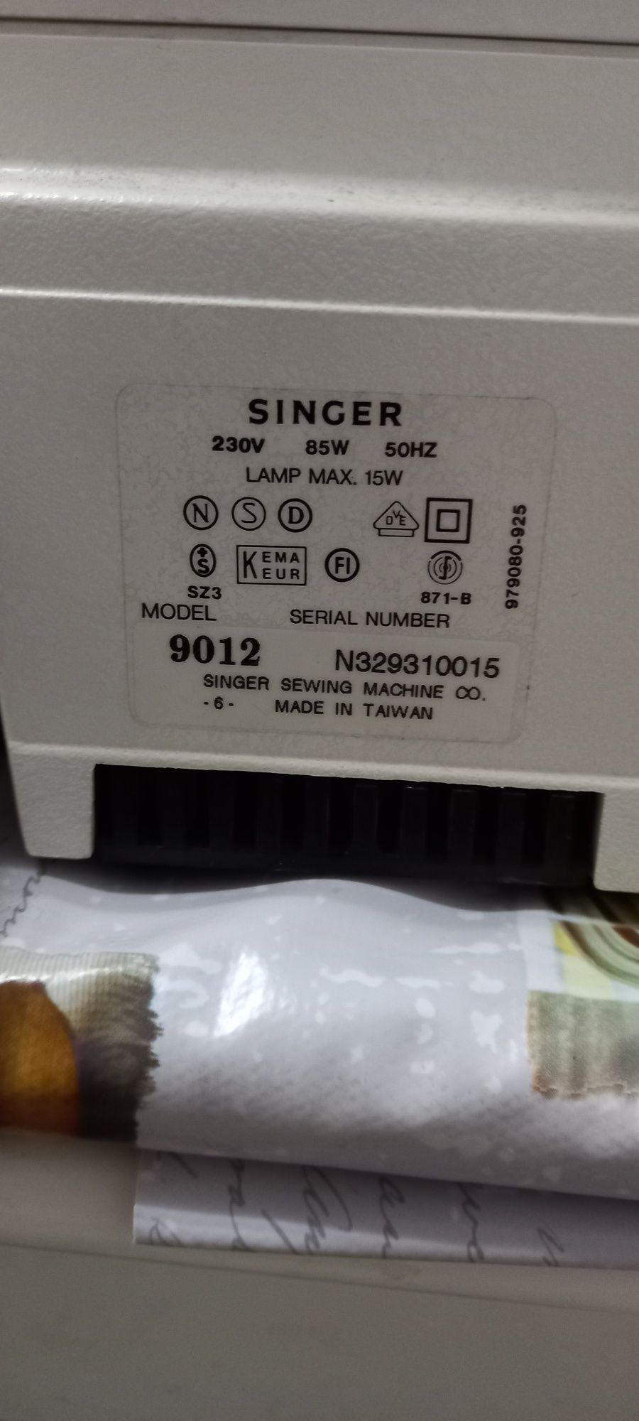 Máquina de costura SINGER 9012