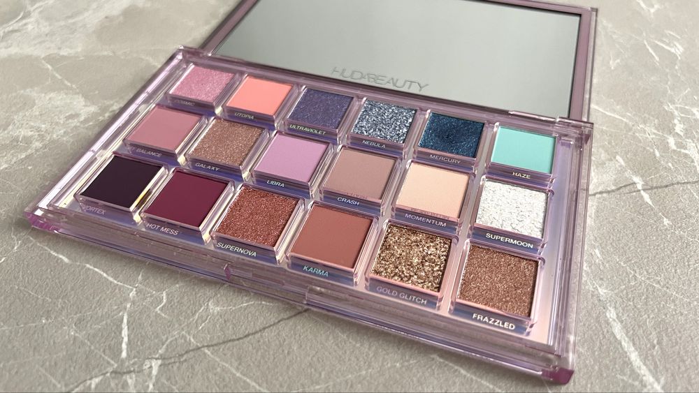 Huda Beauty Mercury Retrograde Paleta