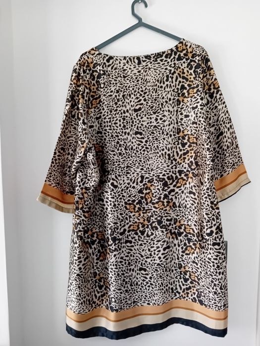 Vestido em padrão leopardo