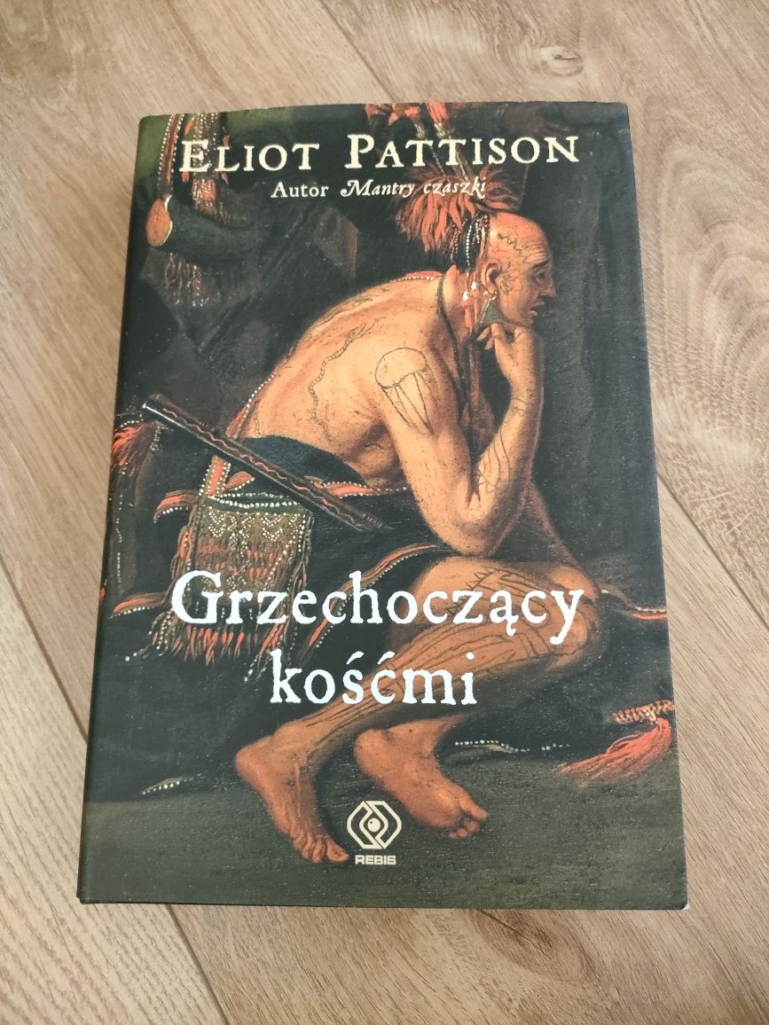 Grzechoczący kośćmi Eliot Pattison książka