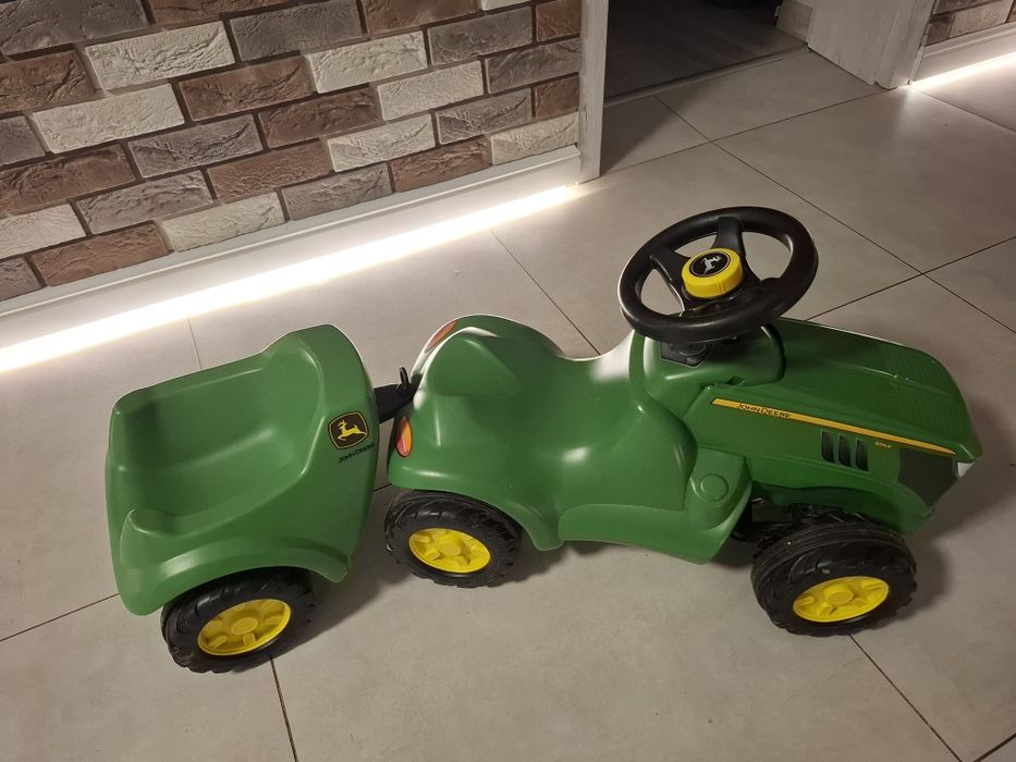 Sprzedam jeździk John Deere z przyczepką