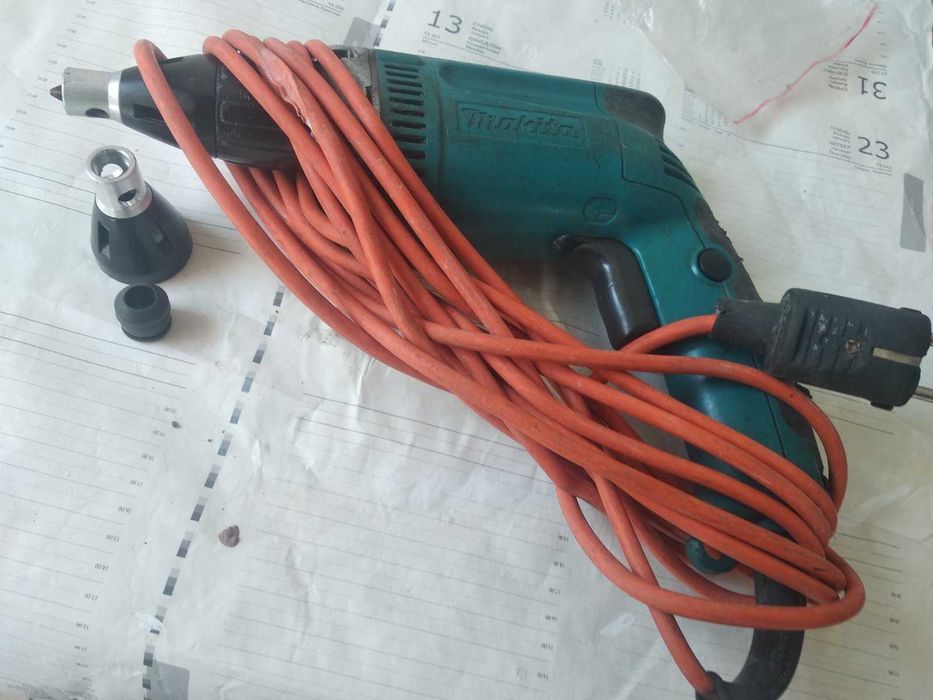 Професійний шуруповерт Makita гіпсокартоний