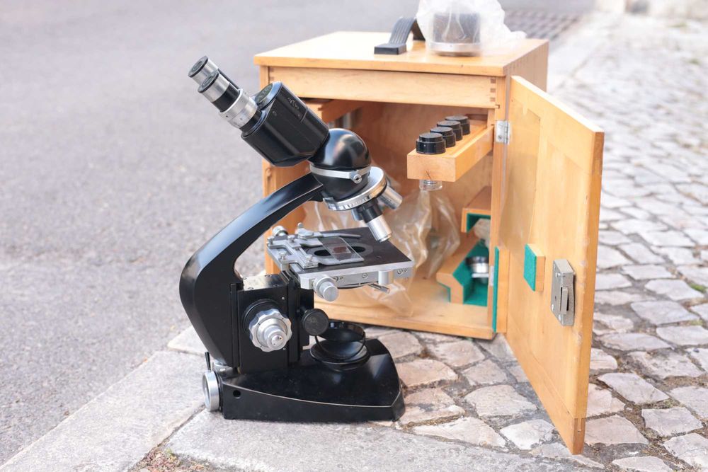 Microscópio PZO (Polónia)