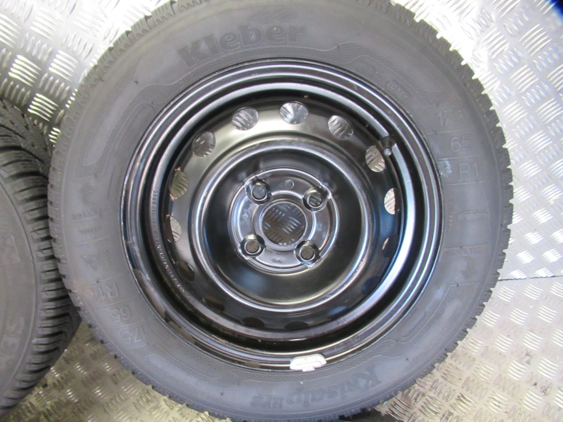 Koła Hyundai I10 I20 Kia Rio Toyota Yaris Suzuki Swift Ignis 5Jx14 et45 4x100